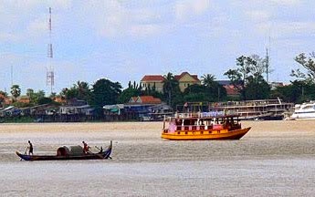 Travel in Cambodia on Tonle Sap Travel in Cambodia on Tonle Sap