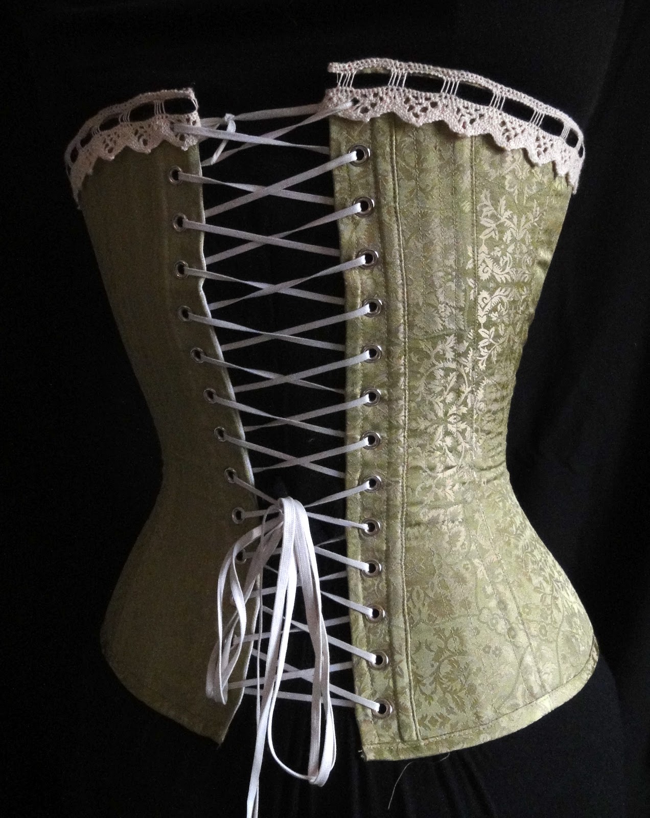 Festive Attyre a natural form corset