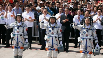 Kembalinya Astronot Perempuan pertama ke Bumi