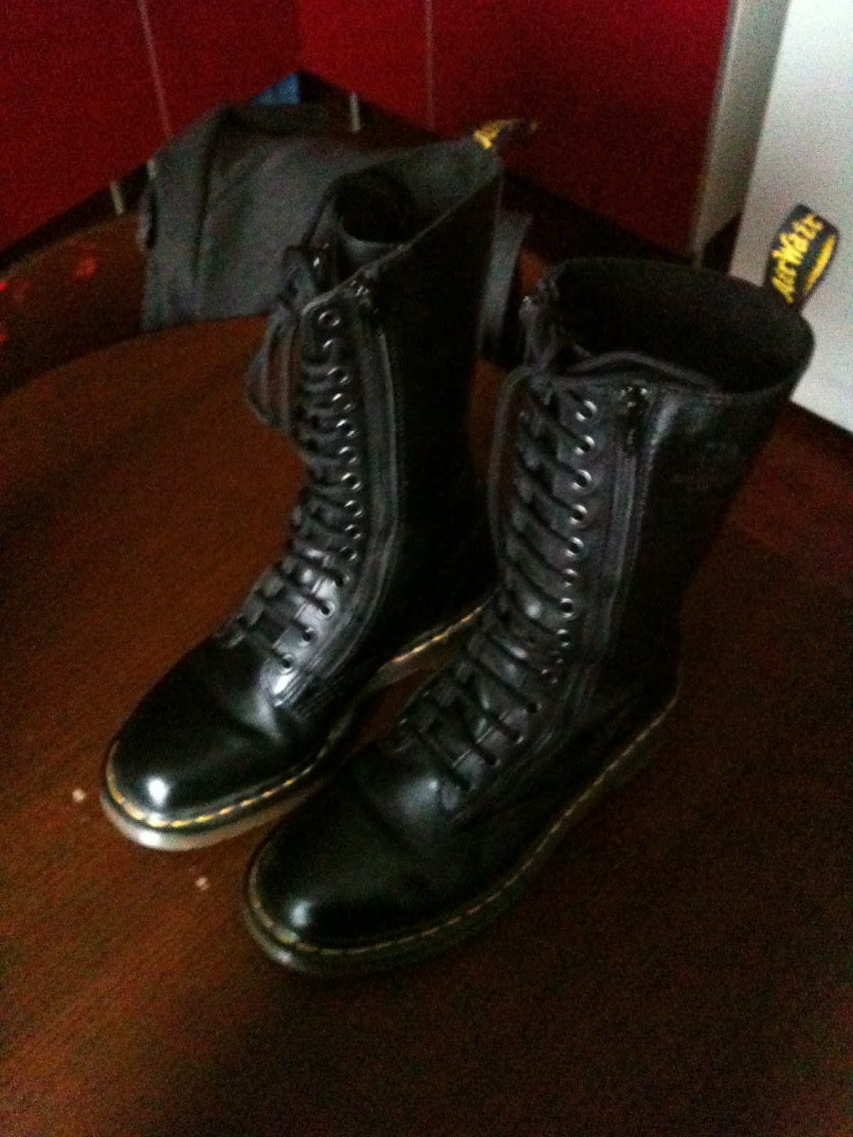 dr martens 14 trous
