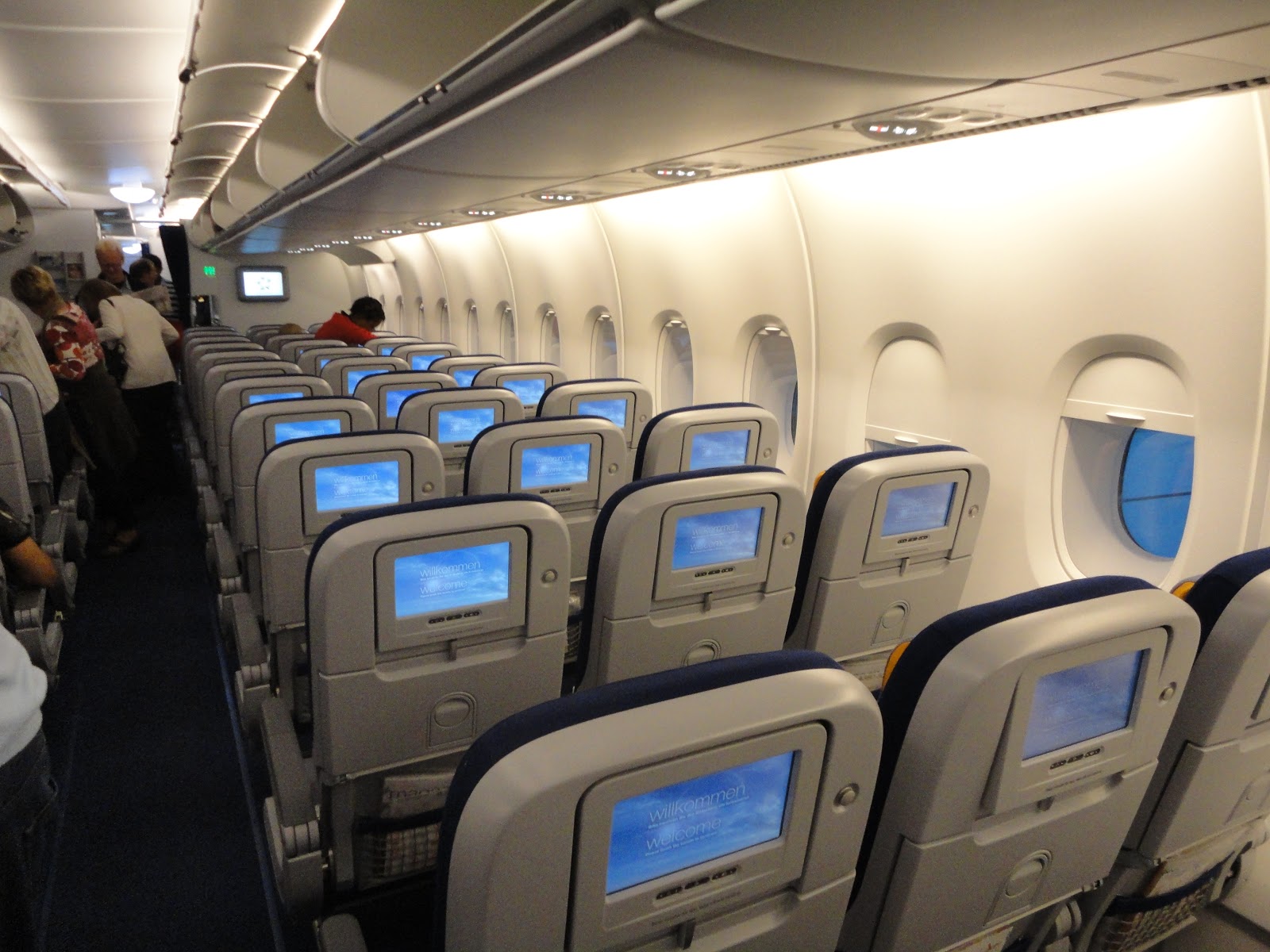 The Travelling Dassie: Lufthansa Economy Airbus A380-800 - LH573