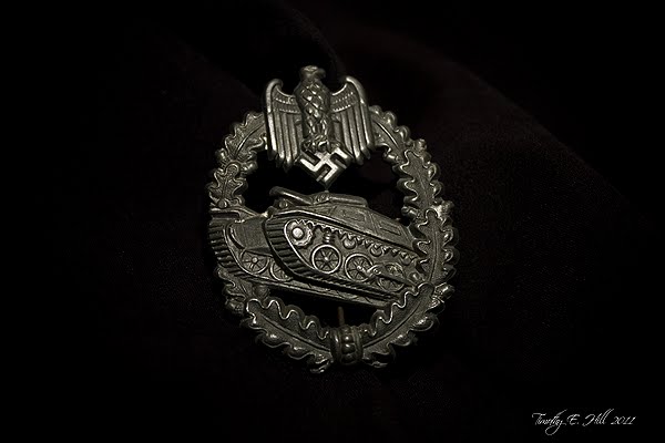 IMAGE: http://4.bp.blogspot.com/-39Eky5VU998/TriplKi1CbI/AAAAAAAABC0/NfQUAJMqEOU/s1600/015%2B%25282%2529.jpg