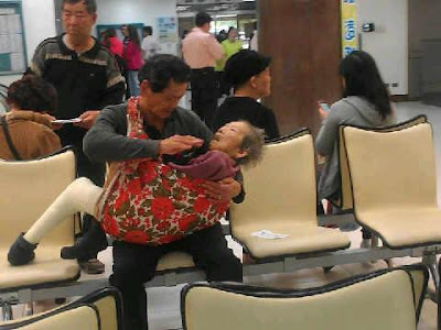 Bukti Seorang Anak Sangat Menyayangi Ibunya Bukti Seorang Anak Sangat Menyayangi Ibunya