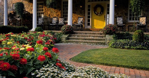 JARDIN CON FLORES DE ESTACION - Patios y Jardines