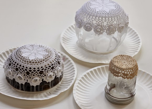 Decorazioni shabby chic fai da te con centrini riciclati Decorazioni shabby chic fai da te