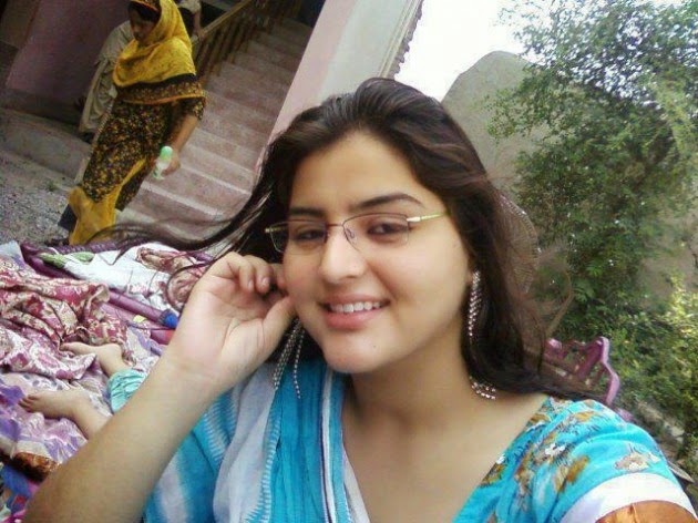 Dazzling Pakistani Girls Dazzling Pakistani Girls