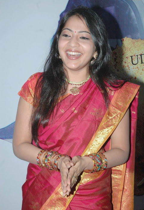 tv anchor ramya , tv anchor ramya sari glamour  images