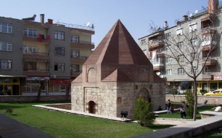 Nurettin Sentimur Türbesi Nurettin Sentimur Türbesi