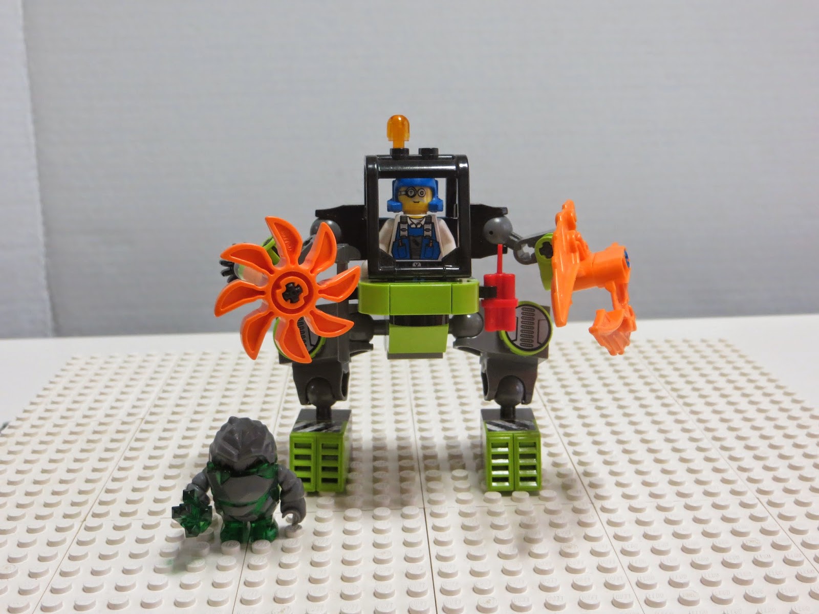 The Brick Zone LEGO Power Miners 8957 Mine Mech Review