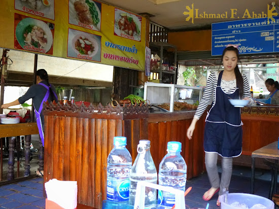 Kow Soy Girl Kow Soy shop in Mae Sai, Thailand