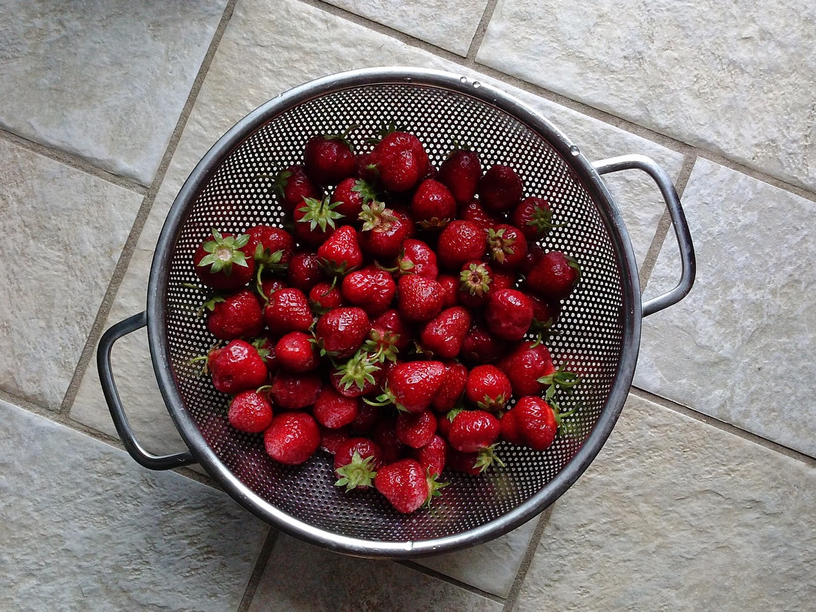 The Little Backyard Farm How to Freeze Fresh Strawberries