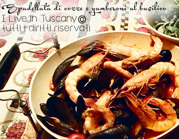 spadellata di cozze e gamberoni con salsa al basilico