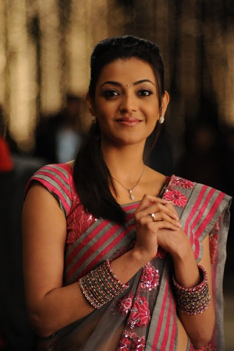 kajal agarwal looking in saree cute stills