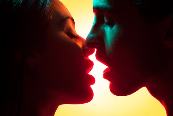 A intimidade, ternura e sensualidade capturadas nas fotografias de beijos de Maggie West Maggie West fotografia fashion arte sensualidade intimidade beijos kiss romance ternura sexualidade