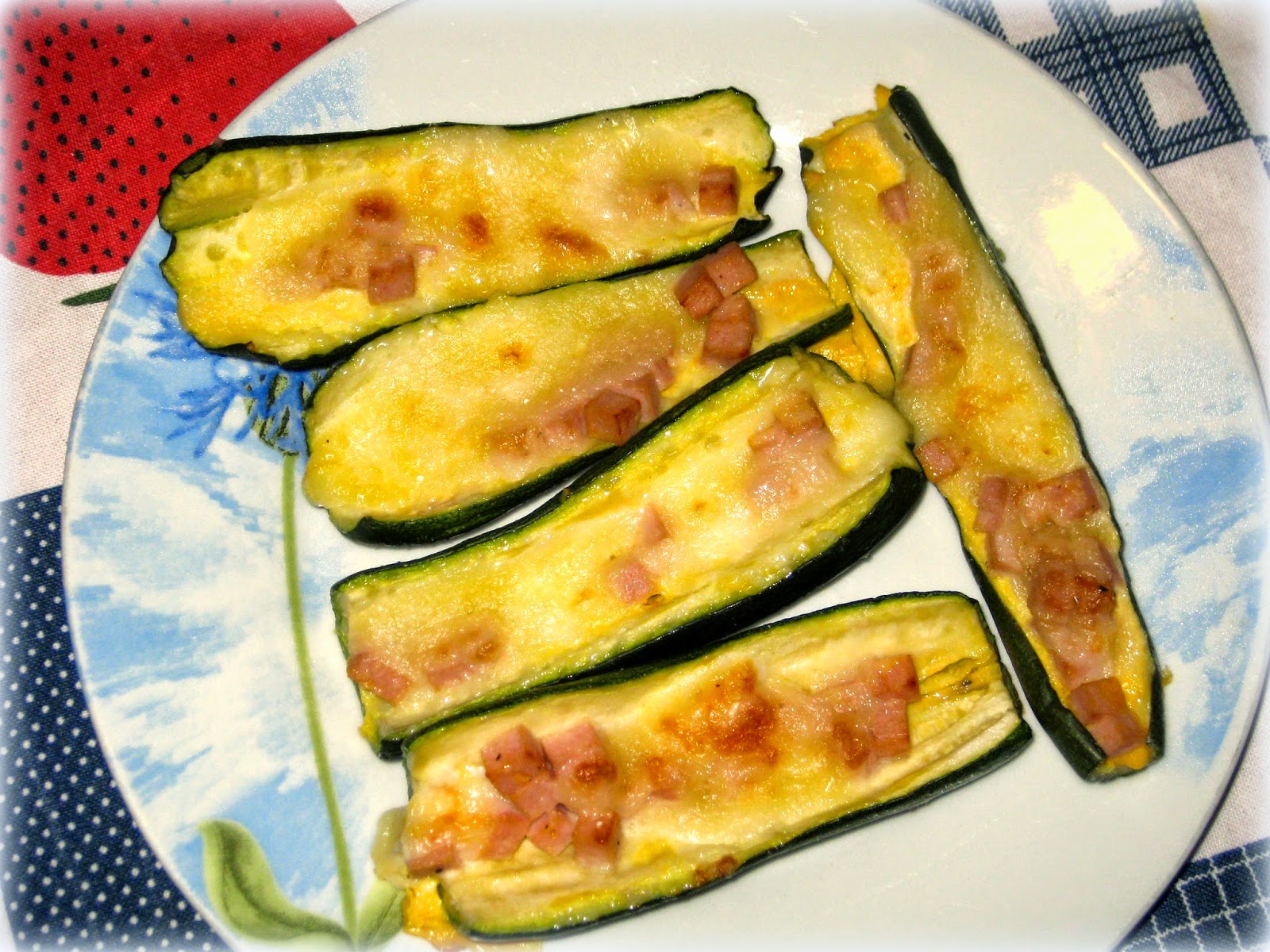 Con zucchine ripiene senza uova e formaggio al forno Cotto e Postato