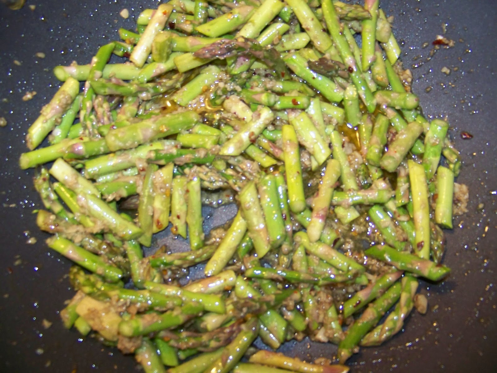 Kitchen Simmer Garlic and Oil Pasta (Aglio Et Olio) with Asparagus