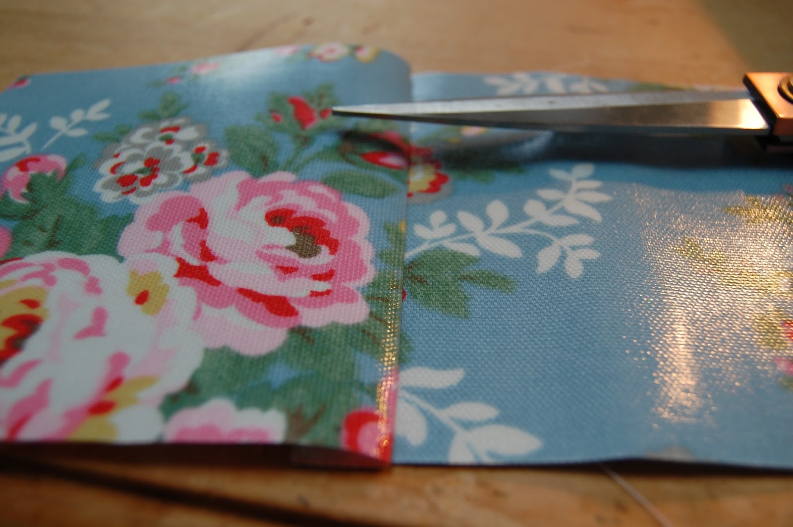 CRAFTY RED Oil Cloth box tutorial