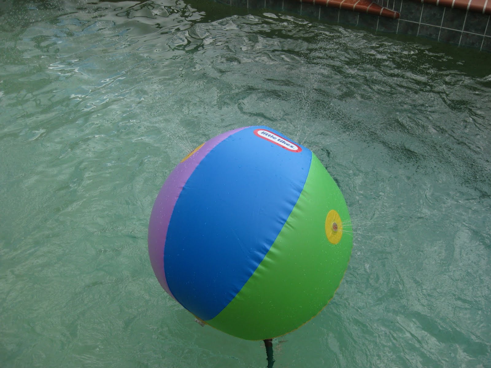 Little Tikes Sprinkler Beach Ball from Imperial Toy Review
