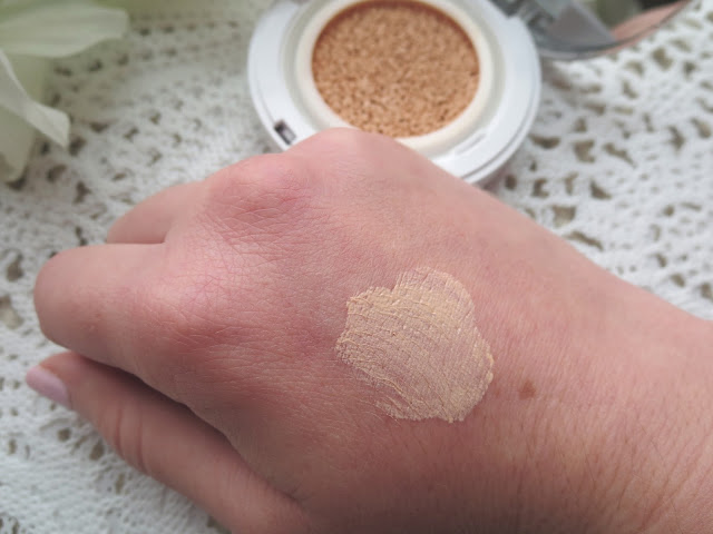 a picture of Lancôme Miracle Cushion Foundation in 140 Ivoire N (swatch)