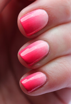 Fundamentally Flawless: Coral Pink Gradient Nails