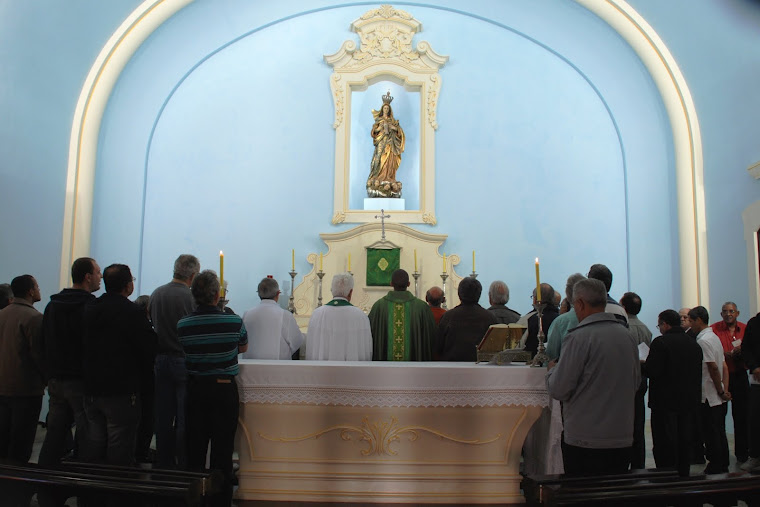 Ao final da Santa Missa o tradicional canto de louvor: Nossa Senhora do Amor Divino rogai por nós