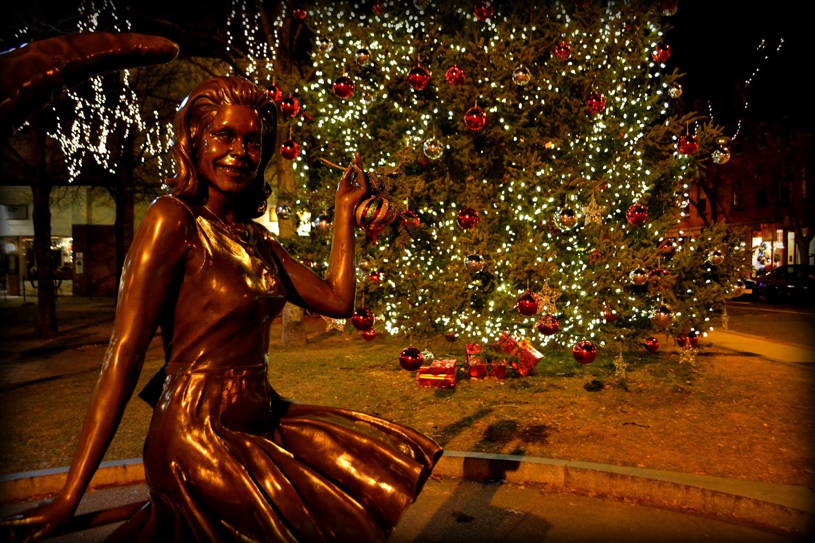 12 Pics of Christmas 11 Bewitched Christmas