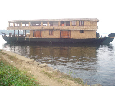 SHARING HOUSEBOAT CRUISE ALLEPPEY KERALA