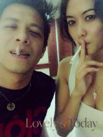Foto Profil dan Biodata Devi Liu "Mesra Bersama Ariel"