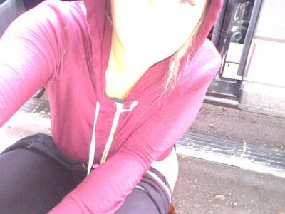 Kesha Pasang Foto Sedang Kencing di twitter Kesha Pasang Foto Sedang Kencing di twitter