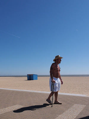 Walking Great Yarmouth Promenade