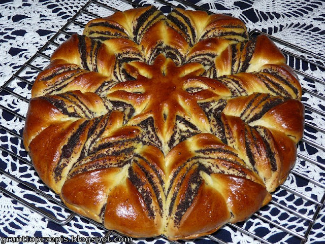 Drożdżowa gwiazda z makiem