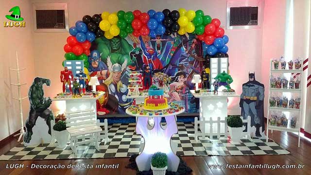 Decoração mesa de aniversário infantil dos Super-Heróis Marvel - Mesa decorada provençal simples Decoração dos Super-Heróis- Marvel - Festa de aniversário infantil