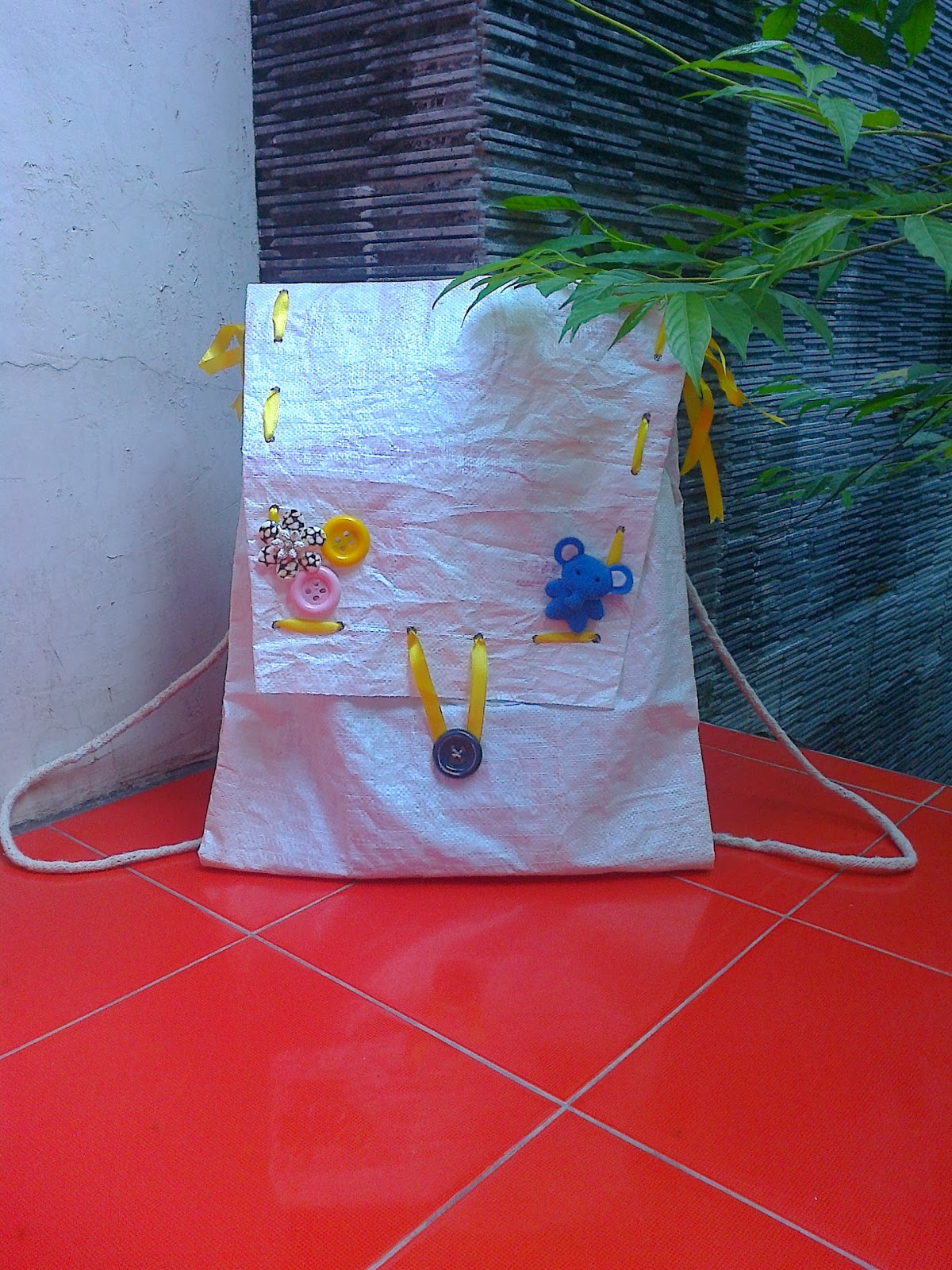 Kreasi Seni dari Barang Bekas Kreasi tangan dari sampah