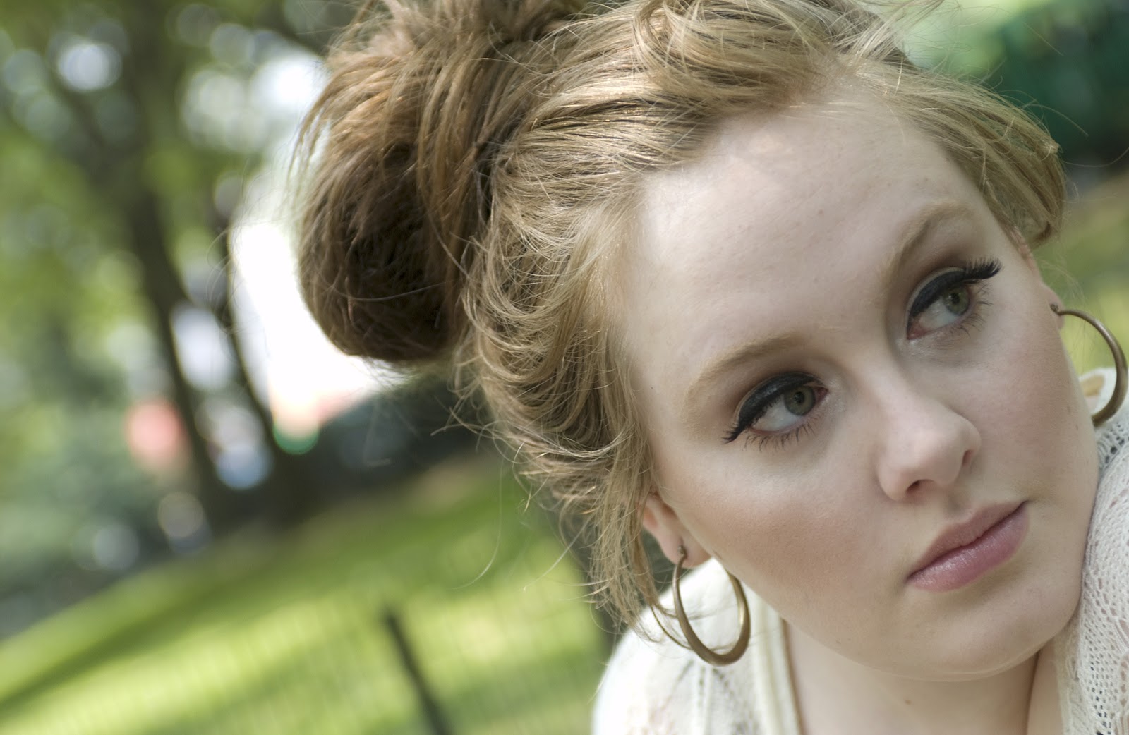 http://4.bp.blogspot.com/-3NVmXLL77Ds/Tcig1zoRwYI/AAAAAAAAAhY/1PBId_YntS4/s1600/adele+musa+delineador+b%25C3%25A1sico.bmp