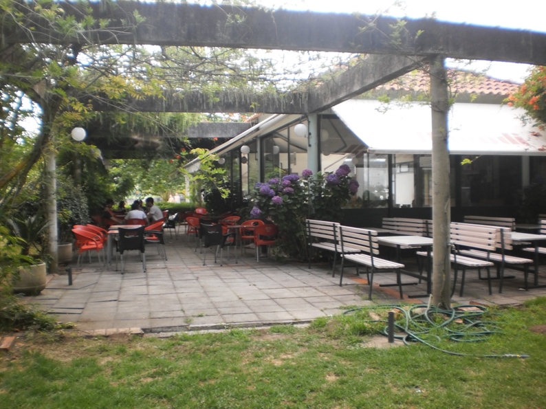 Esplanada do café da Praia Fluvial de Burgães