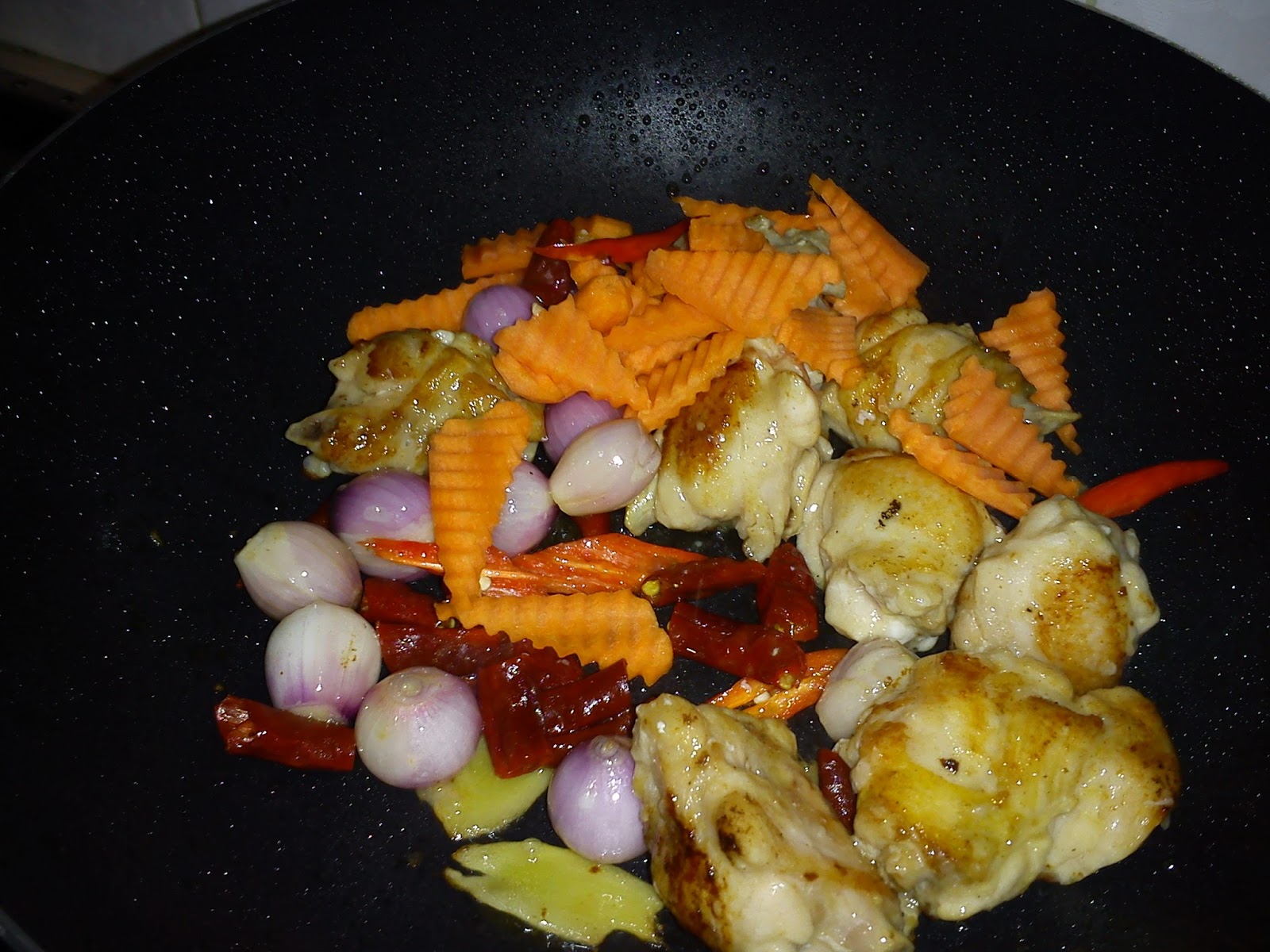 Cooking Pleasure SPICY CHICKEN WITH SHALLOTS IN HOT POT