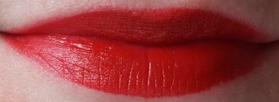 Urban decay pulp fiction Mrs Mia Wallace Revolution lipstick collection swatched on lips review 