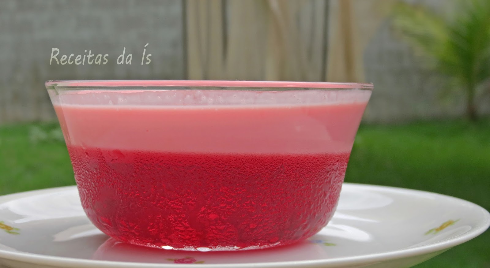 Receitas da Ís: MOUSSE FÁCIL COM GELATINA DE MORANGO