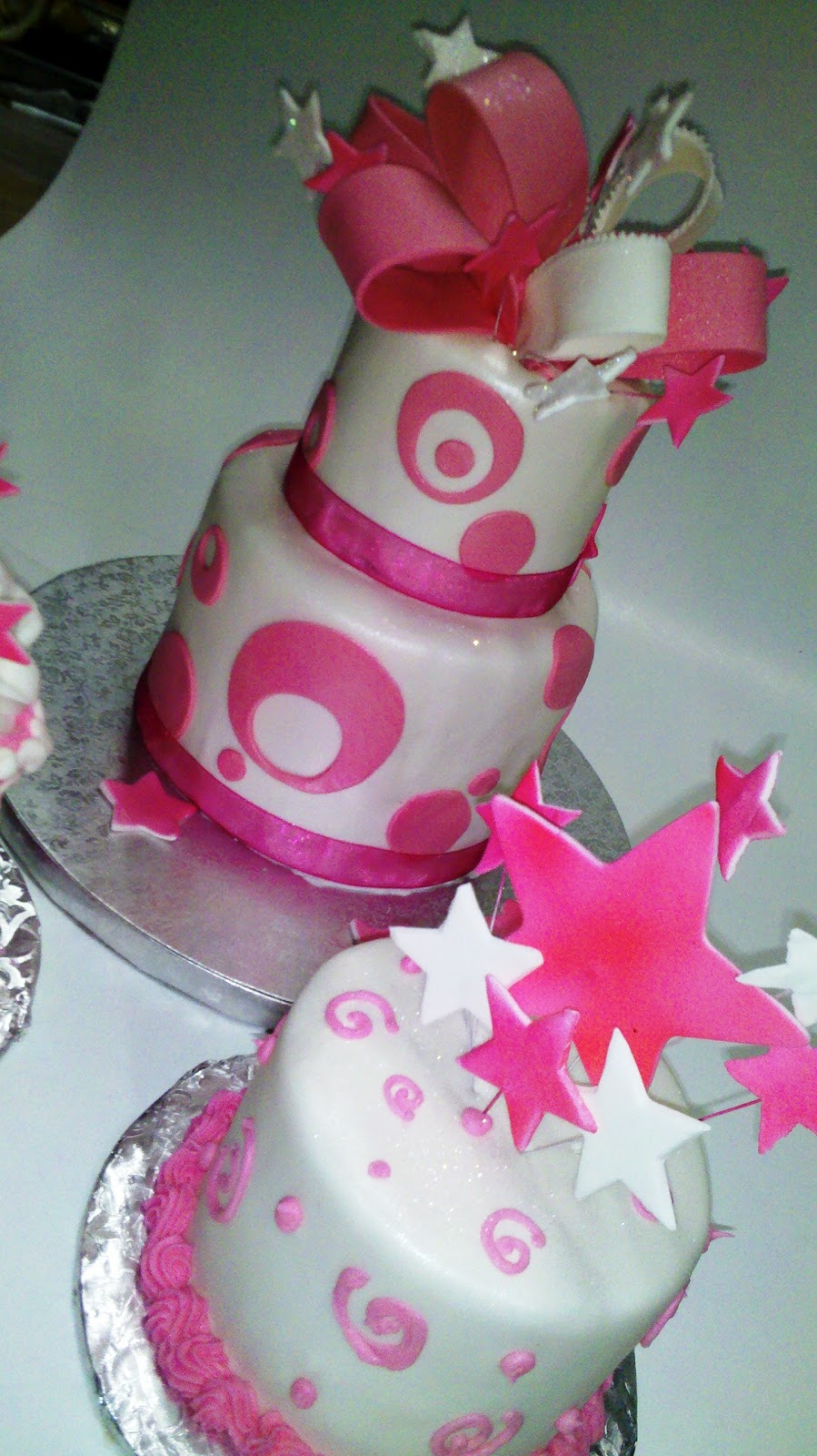 Hot Pink Mini Fondant Cakes Leslie's Cake Blog from Stan's Northfield