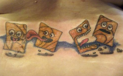 tatuaje de hojuelas de cereal comiendose unas a otras