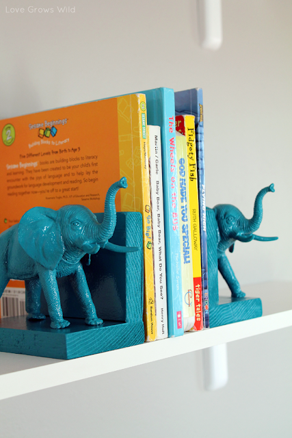 Plastic Elephant Bookends from www.lovegrowswild.com #diy #book