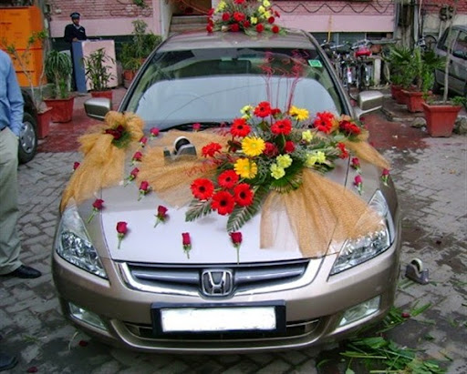 Model rangkaian bunga untuk mobil pengantin atau kendaraan pernikahan 2017/2018 Model rangkaian bunga untuk mobil pengantin atau kendaraan pernikahan 2017/2018