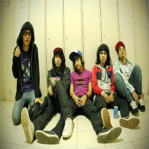 Pee Wee Gaskins - Sebuah Rahasia (Acoustic Version) Pee Wee Gaskins - Sebuah Rahasia (Acoustic Version)