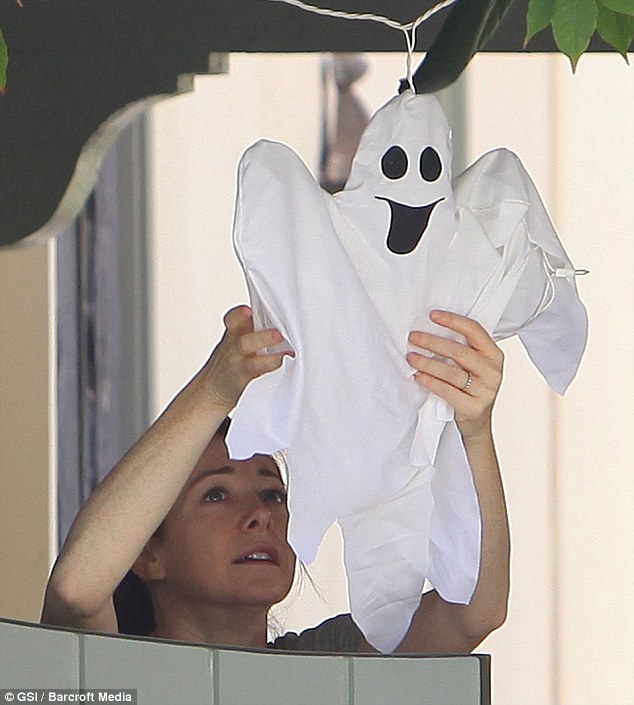 Nookdeejung Hollywood Horror Alyson Hannigan Leads The Pack Of