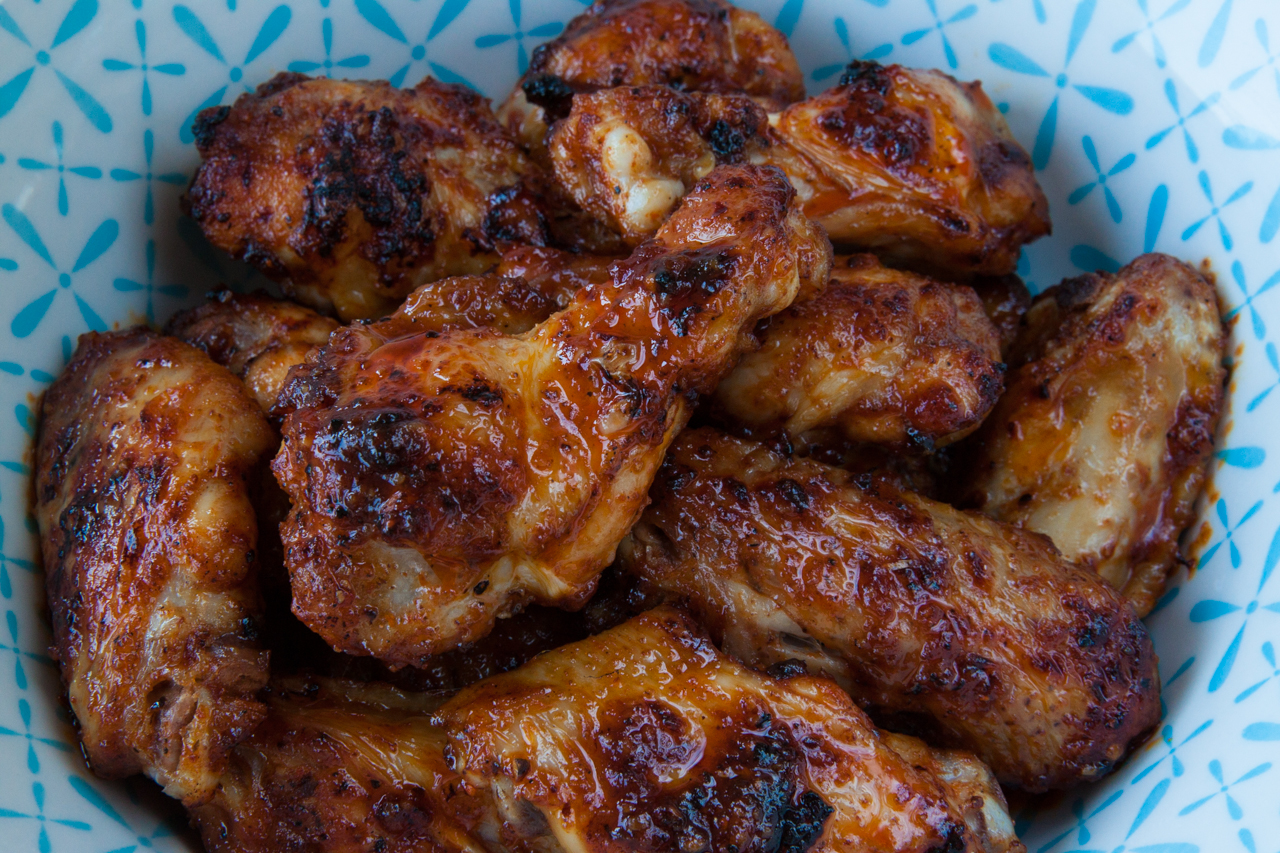 Mama Tommy's Sriracha Honey Garlic Glazed Chicken Wings [Zack]