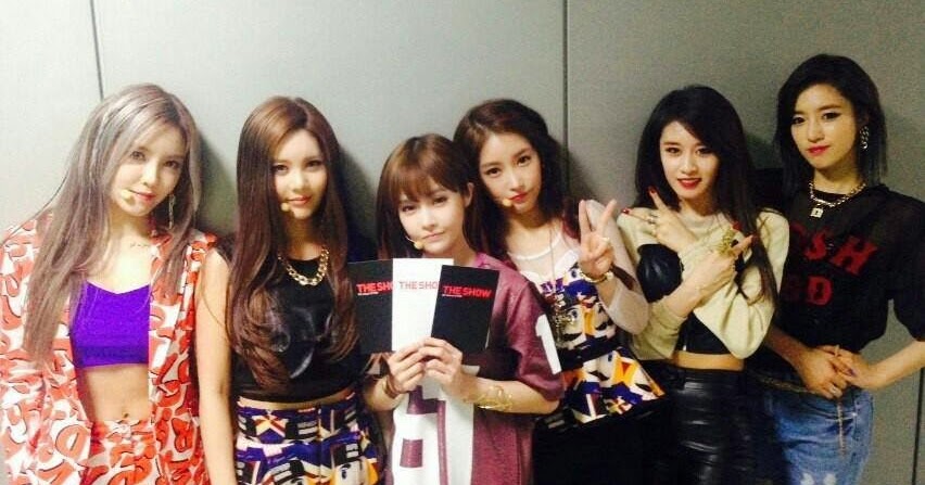 Check out T-ara's group picture and SelCas from SBS MTV's 'The Show