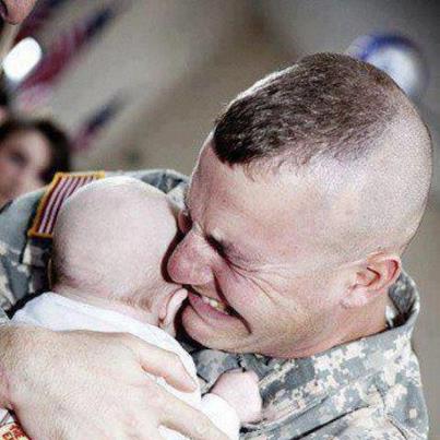 D'inoubliables photos de soldats qui retrouvent leur famille, après une longue absence Soldier+w+baby