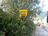 Arribant al Turó de la Bandera. Autor: Amadeu Olive Arribant al Turó de la Bandera. Autor: Amadeu Olive
