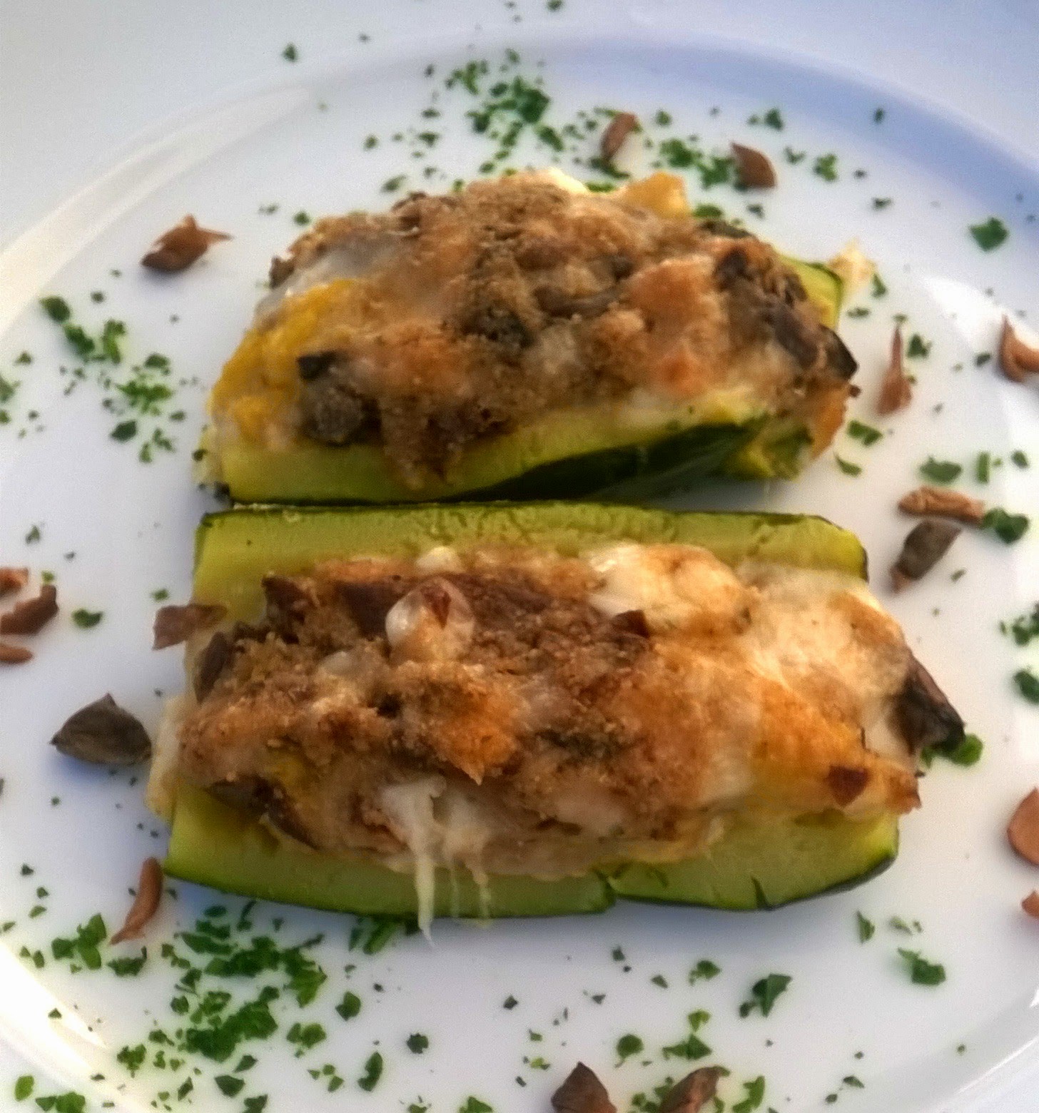 Zucchine ripiene con mozzarella e funghi porcini (secondi)