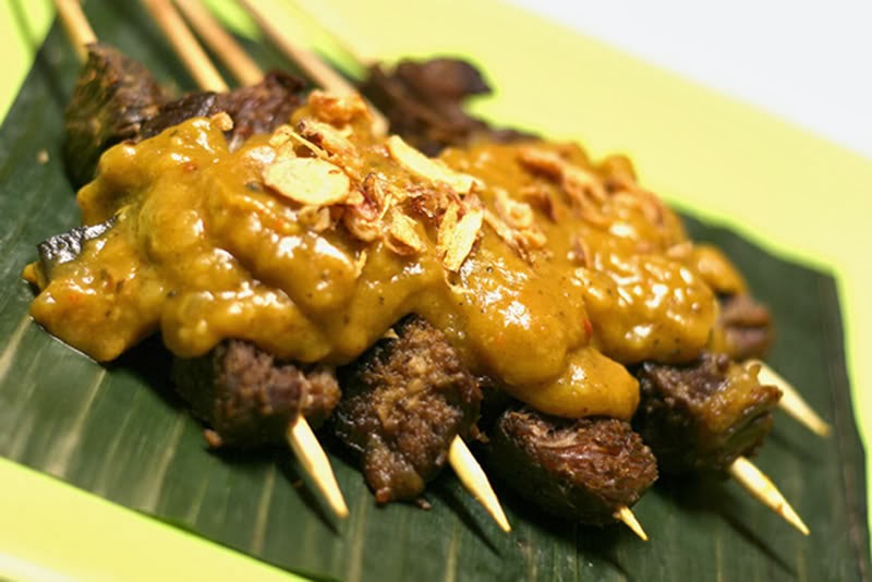 Resulta ng larawan para sa Sate Padang with Yellow sauce , Java , Indonesia